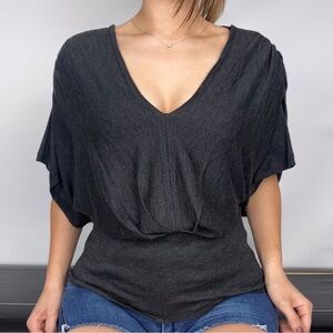MOTH ANTHROPOLOGIE NWT Gray Knit‎ Short Sleeve Blouse Ruched Relaxed V Neck